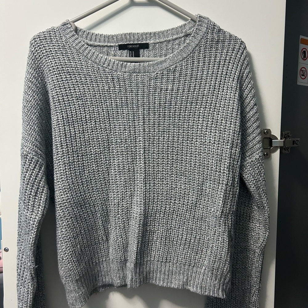 Forever 21 Light Gray Crew Neck Sweater